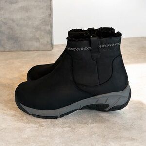 Merrell J003616W Black Leather Faux Fur Lined Ankle Boots - Women's Size 8W
